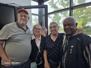 Foto de un grupo de de 4 personas adultas mayores, que son parte de DITEC.
